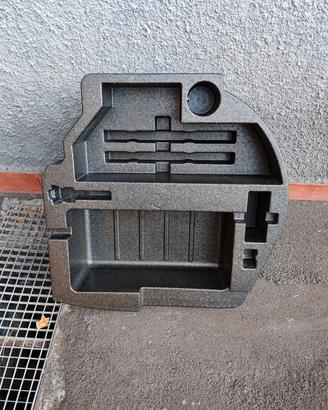 Land Rover Freelander 2. organizer kit emergenza 