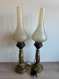 Lumi in ottone e paralume in vetro opalino vintage