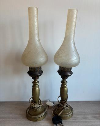 Lumi in ottone e paralume in vetro opalino vintage