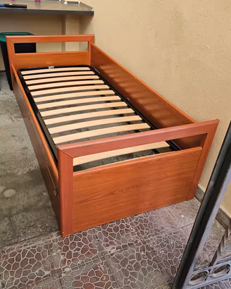 Letto singolo in legno effetto ciliegio