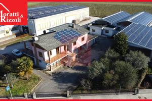 CASA con CAPANNONE a Corno di Rosazzo