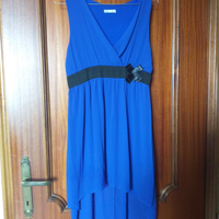 Vestito blu di chiffon con retro più lungo