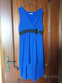 Vestito blu di chiffon con retro più lungo