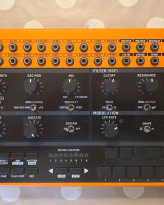 Sintetizzatore Crave, tastiera MIDI, mixer, cavi