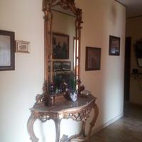 specchiera finemente intagliata 