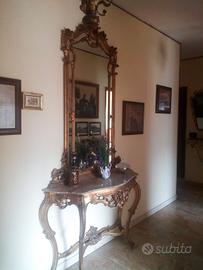 specchiera finemente intagliata 