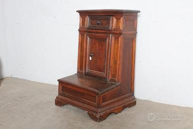 Antico inginocchiatoio in noce , Umbria '700