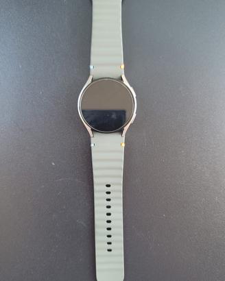 Samsung Galaxy Watch 6 40mm 
Bletooth
40 mm
gold