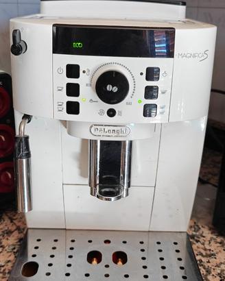Macchina caffè in grani Magnifica S DeLonghi