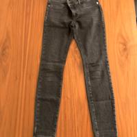 Jeans neri + dolcevita a righe Armani