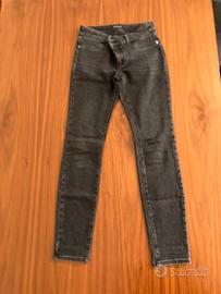 Jeans neri + dolcevita a righe Armani