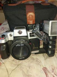 macchina fotografica con rullino e flash esterno