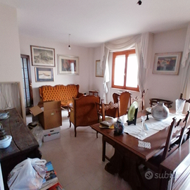 VIA Porcellana elegante pentavano box cantina