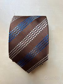 Cravatta regimental Tino Cosma, 100% seta. Marrone