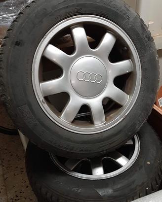 Cerchi in lega da 15" con gomme termiche 195/65/15
