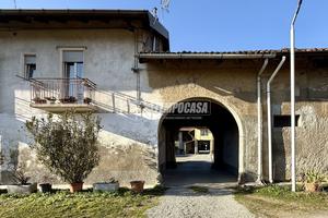 Cascina a Usmate Velate Via bettolino