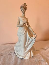 Statua in porcellana Lladró "Dama Elegante”