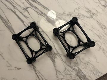 Coppia di ISOACOUSTICS APERTA colore nero.