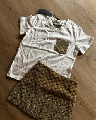 completo taglia S veste piccola
