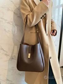 Borsa a spalla color caffè con pochette interna