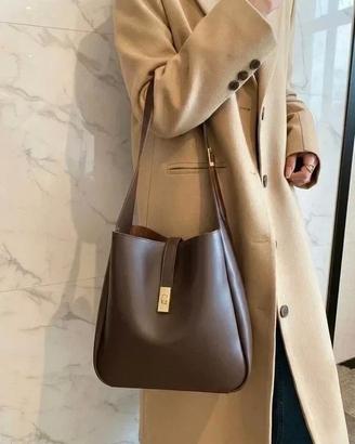 Borsa a spalla color caffè con pochette interna