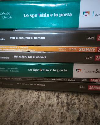 libri scolastici per le superiori 