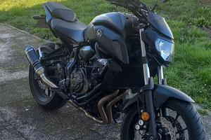  Moto YAMAHA MT07