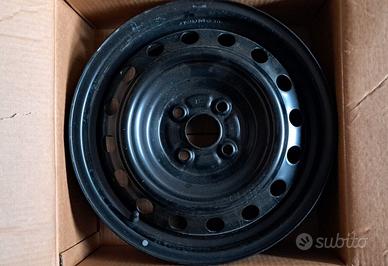 4 Cerchioni Toyota Yaris completi di Copricerchi