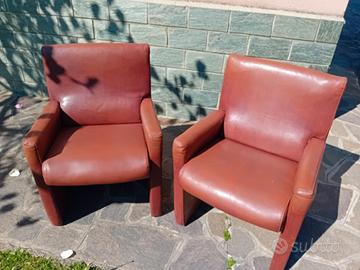 poltroncine in pelle bordeaux marchio Busnelli 