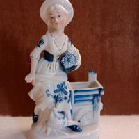 Fanciulla in Porcellana Bianca & Blu alta 19,3 cm