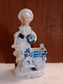 Fanciulla in Porcellana Bianca & Blu alta 19,3 cm