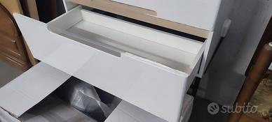 Bagno mobile laccato bianco.