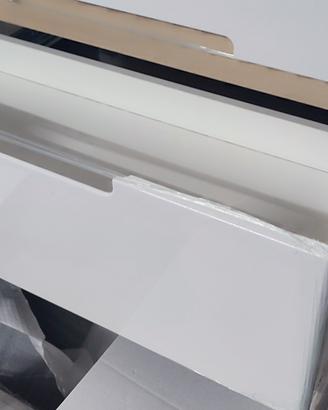 Bagno mobile laccato bianco.
