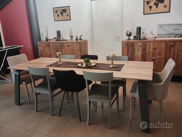 Tavolo con sedie