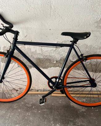 Bicicletta scatto fisso