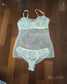 Completino in tulle bianco