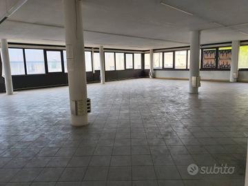 Immobile di 1000 m² con più di 5 locali a Padova