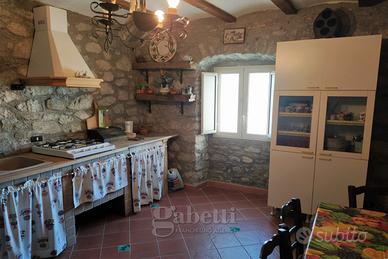 Abitazione in pietra a San Massimo