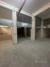 BOX AUTO, GARAGE E BOX MOTO: VIA CRUILLAS N.90