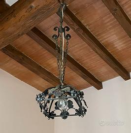 Piccolo lampadario in ferro battuto primi 900