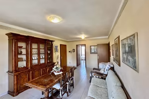 Appartamento di 73 m² con 5 locali e posto auto a 