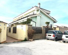 Villa a Schiera a Fiumicino Via ASUNI 5 locali