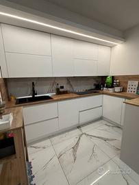 Cucina Sima compresa di elettrodomestici