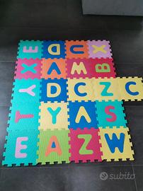 tappeto morbido con lettere
