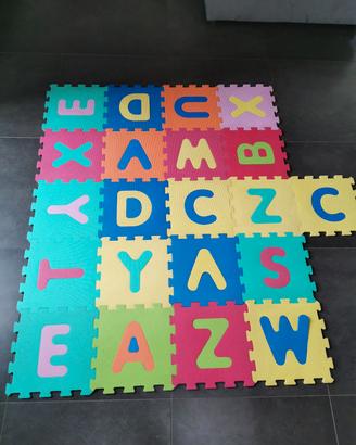 tappeto morbido con lettere
