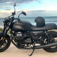 Moto Guzzi V7III Stone night pack