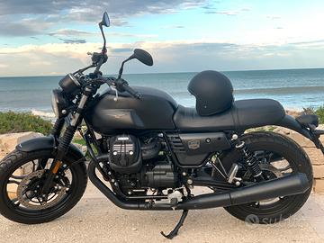 Moto Guzzi V7III Stone night pack