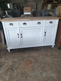 Credenza laccata in legno di noce e rovere