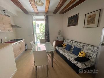 Appartamento centrale con posto garage uso vacanze