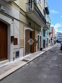 3 LOCALI A MOLA DI BARI